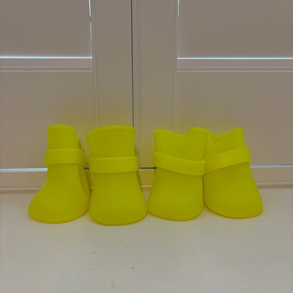 Petco Bright Yellow Dog Snow/Rain Boots Size Medium